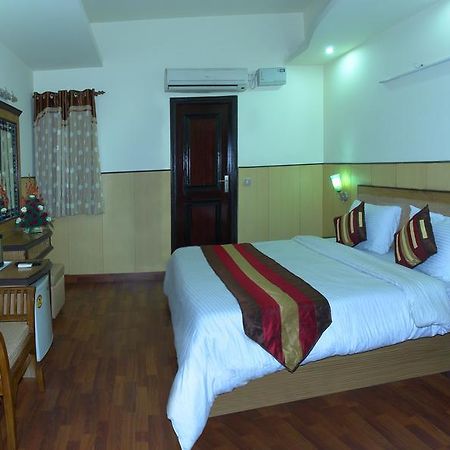 Hotel Karat 87 Inn New Delhi Bagian luar foto
