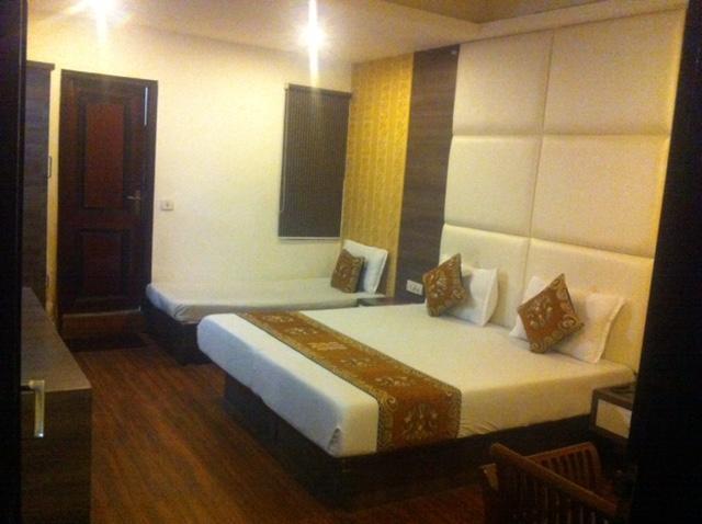 Hotel Karat 87 Inn New Delhi Bagian luar foto