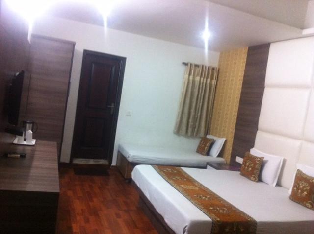 Hotel Karat 87 Inn New Delhi Bagian luar foto