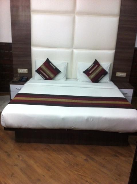 Hotel Karat 87 Inn New Delhi Bagian luar foto