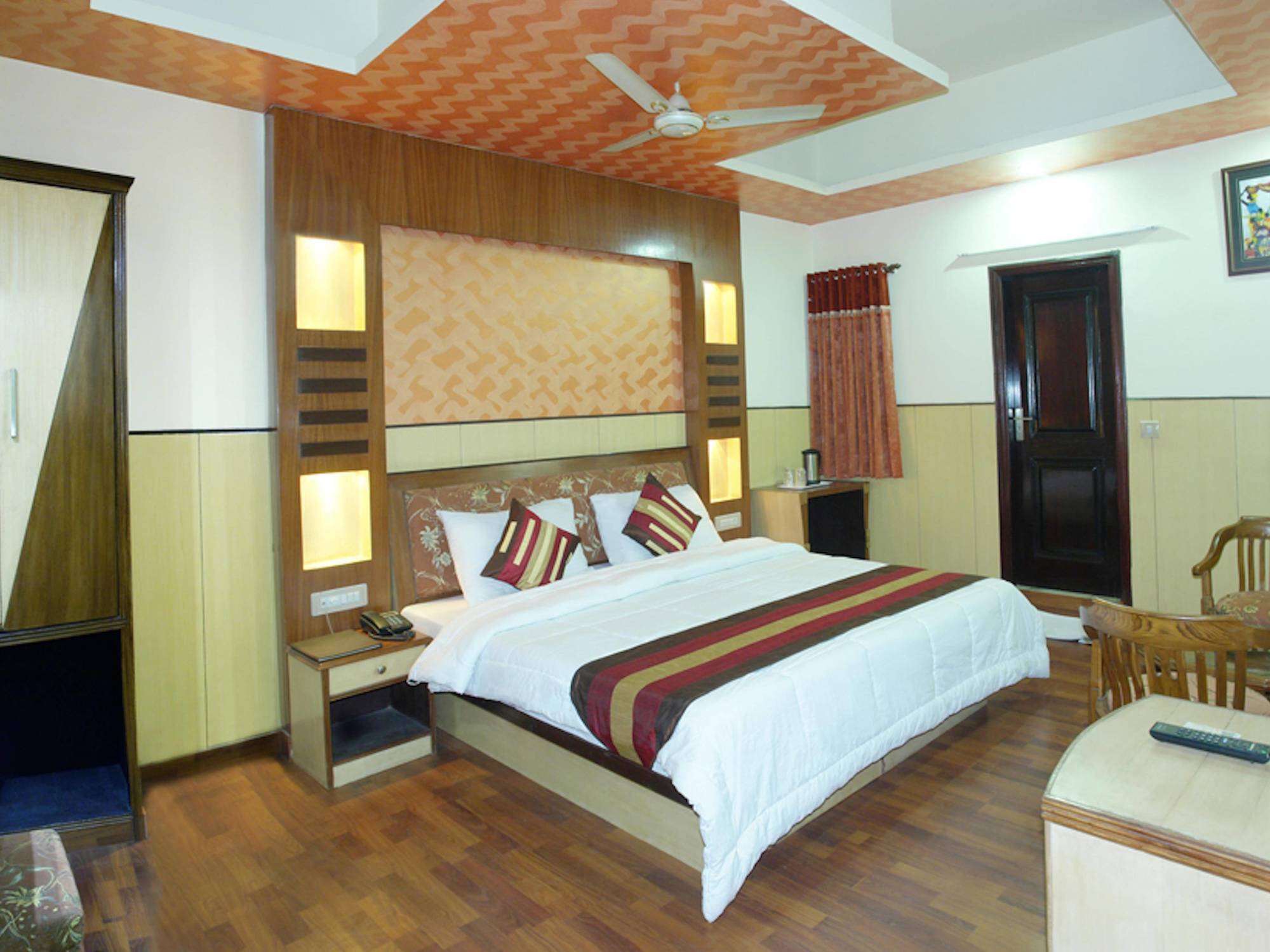 Hotel Karat 87 Inn New Delhi Bagian luar foto