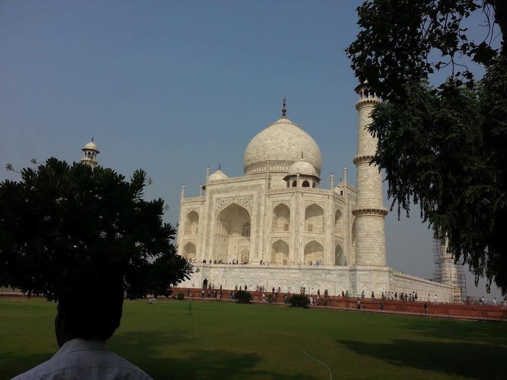 Hotel Karat 87 Inn New Delhi Bagian luar foto